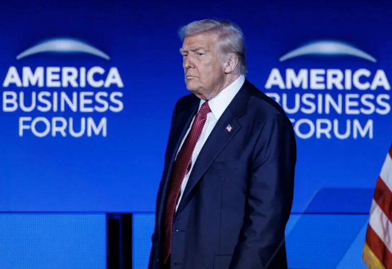 ESCÁNDALO MILITAR: EL PENTÁGONO UTILIZÓ AVIONES CON APARIENCIA CIVIL PARA ATAQUES TÁCTICOS EN EL CARIBE, SEGÚN EL NYT