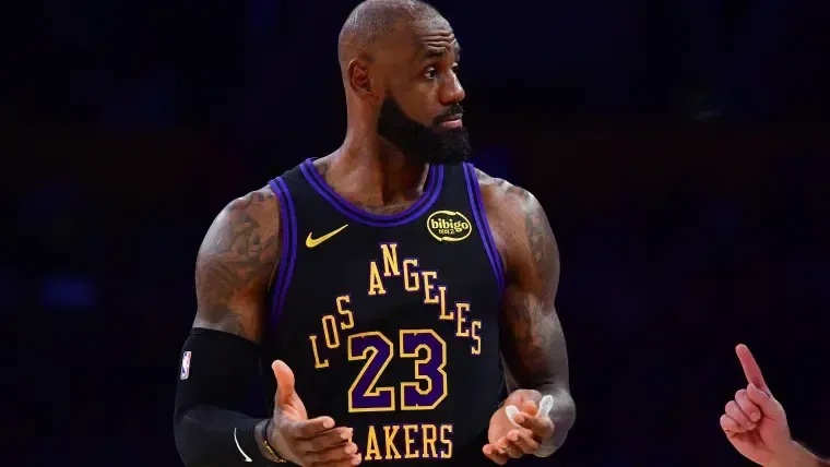  EL PARCHE DE LA ETERNIDAD: LEBRON JAMES ESTRENA INSIGNIA ÚNICA EN LA NBA POR SU TEMPORADA 23