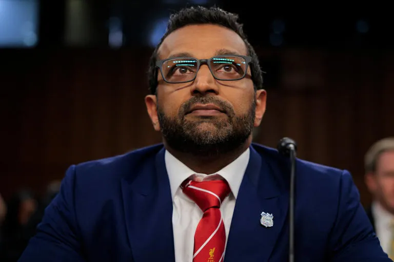 Prioridades en Cuestión: Kash Patel prefirió el fútbol y las motos acuáticas antes que al MI5