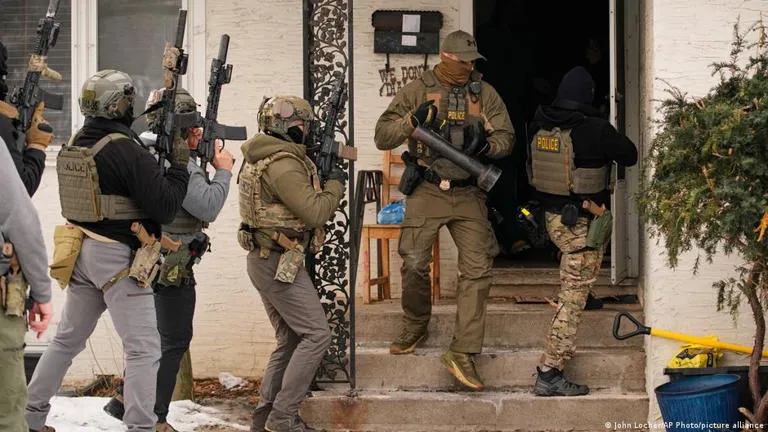 OFENSIVA MIGRATORIA: TRUMP LANZA UN RECLUTAMIENTO MASIVO DE AGENTES DEL ICE SIN PRECEDENTES