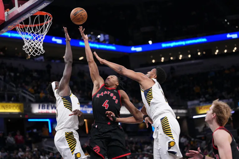 ¡ARRANQUE EXPLOSIVO! INGRAM Y BARNES LIDERAN EL TRIUNFO DE LOS RAPTORS SOBRE LOS PACERS