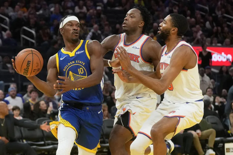 TRIO LETAL: BUTLER, CURRY Y MOODY APLASTAN A LOS KNICKS EN EL CHASE CENTER