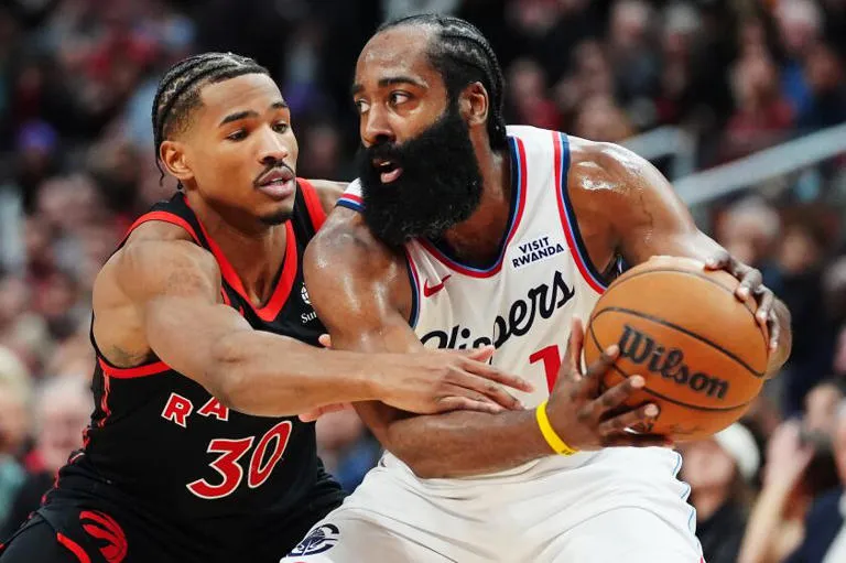 JAMES HARDEN BRILLA EN TORONTO: 31 PUNTOS PARA EL TRIUNFO DE CLIPPERS EN TIEMPO EXTRA