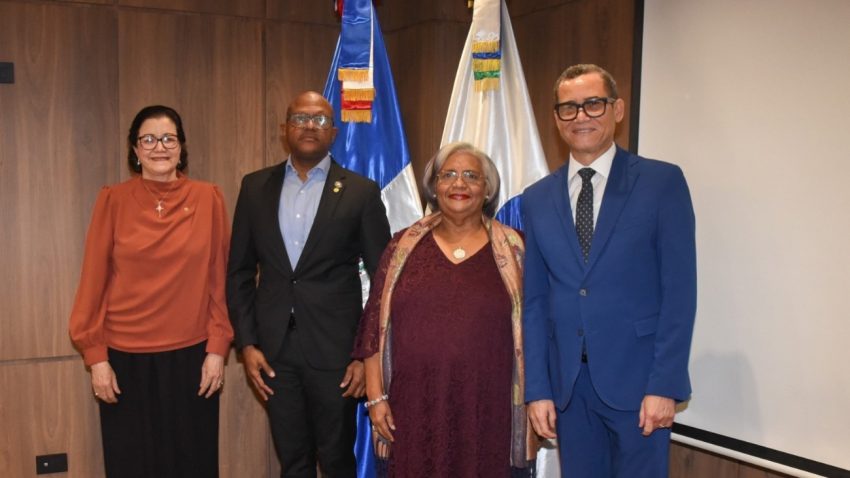 CNSS juramenta miembros del Colegio Médico Dominicano ante el SDSS