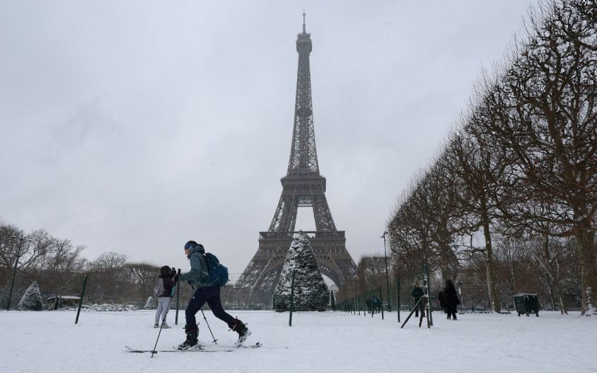 Caos en Francia: Más de 100 vuelos cancelados y 1.600 km de atascos por nevadas