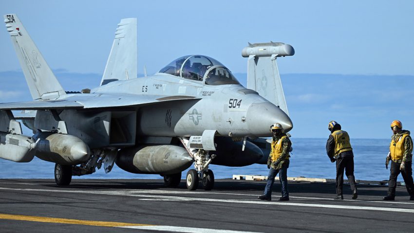 EE.UU. envía más aviones de combate e interceptores misilísticos a Oriente Medio