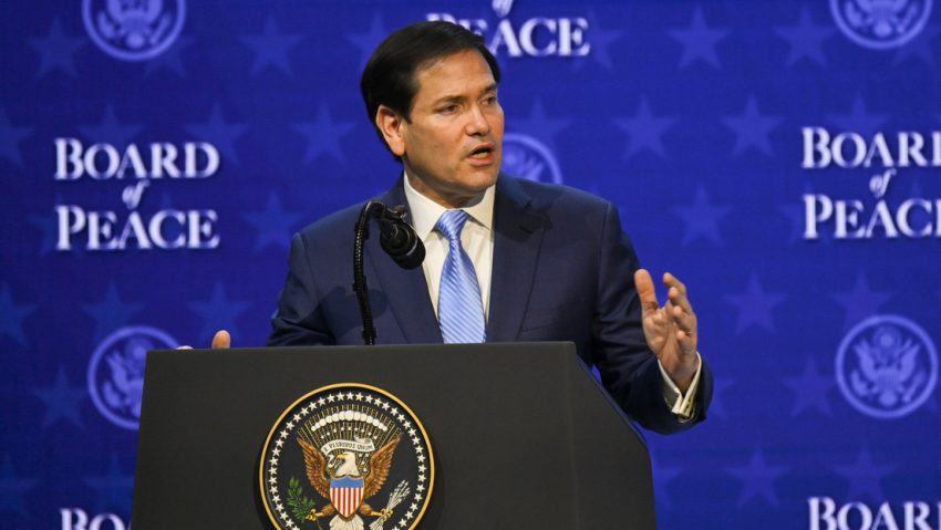 EE.UU. planea reactivar su embajada en Venezuela con funciones diplomáticas "selectas"