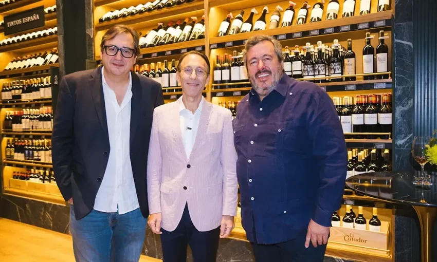 EXPANSIÓN VINÍCOLA: EL CATADOR INAUGURA SU PRIMER ESPACIO FÍSICO EN SANTIAGO DE LOS CABALLEROS