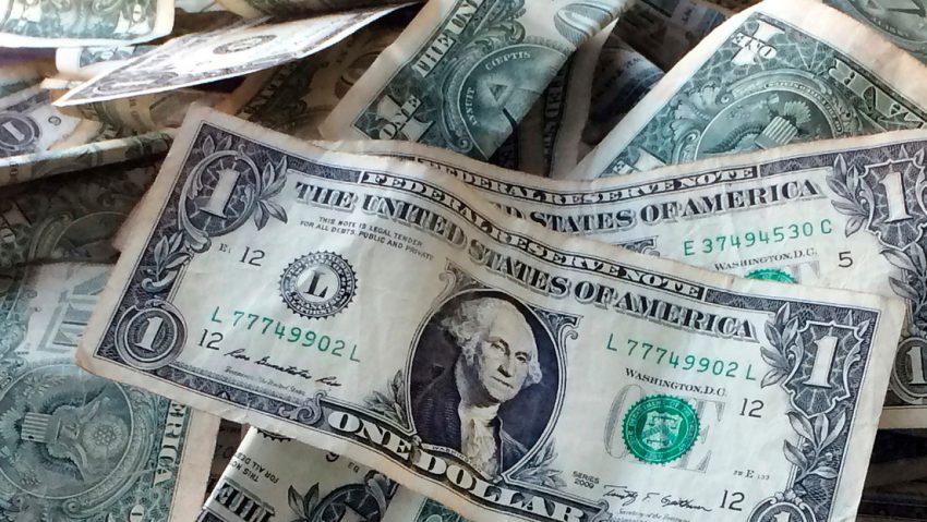 El dólar sufre su mayor caída anual desde 2017