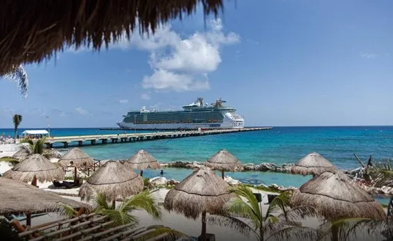 Golpe a Royal Caribbean: frenan su mega parque en Mahahual
