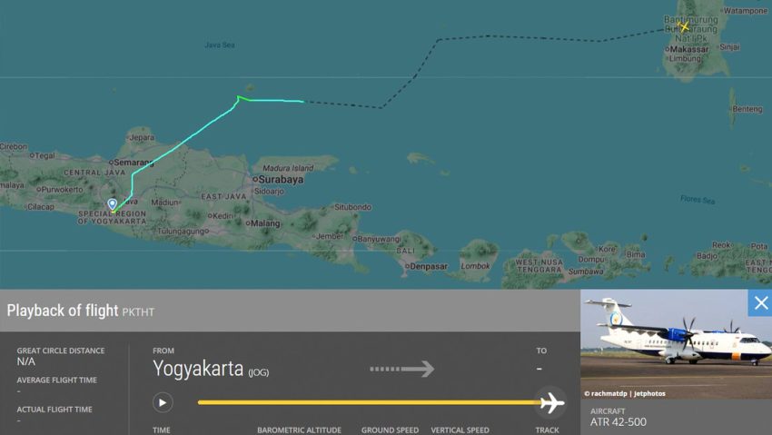 Indonesia busca un avión civil con el que perdió contacto