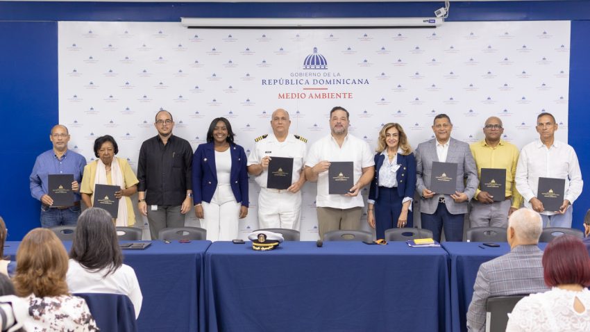 Medio Ambiente abre temporada de avistamiento de ballenas jorobadas 2026 con acuerdo de gestión