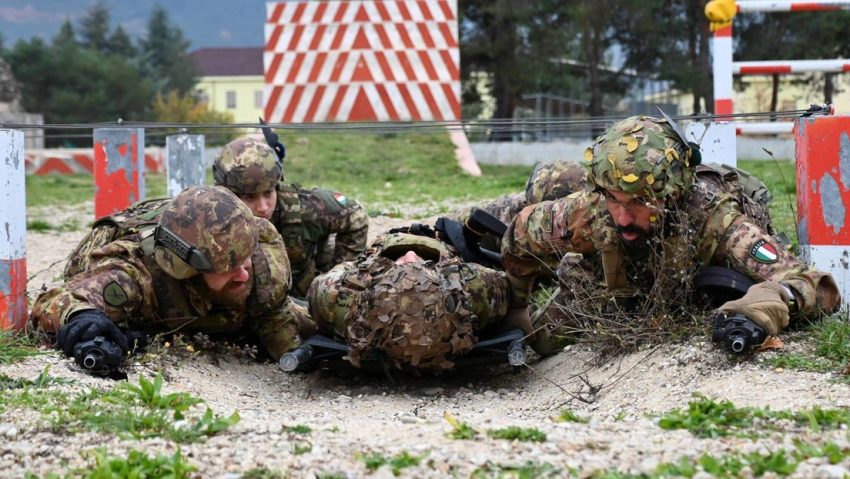 Meloni: ¿Cuántas tropas necesitaríamos enviar a Kiev para disuadir a un Ejército de 1,5 millones de soldados?