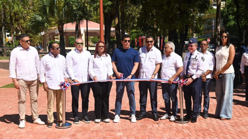Ministerio de Turismo inaugura parque Duarte, en Samaná