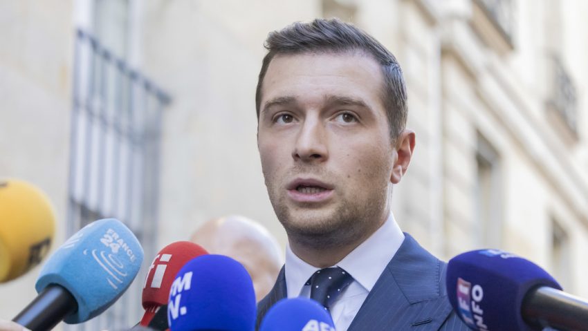 "Nuestra sumisión sería un error histórico": Líder de la derecha francesa arremete contra Trump e insta a usar la 'bazuca comercial' europea