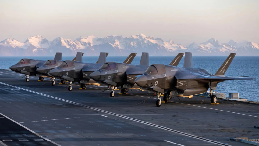 Times: EE.UU. traslada más de 10 aviones y helicópteros militares al Reino Unido