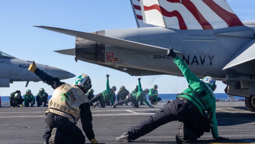 Trump: "Vamos a golpear duramente a Irán y les haremos pagar un infierno si matan a los manifestantes"