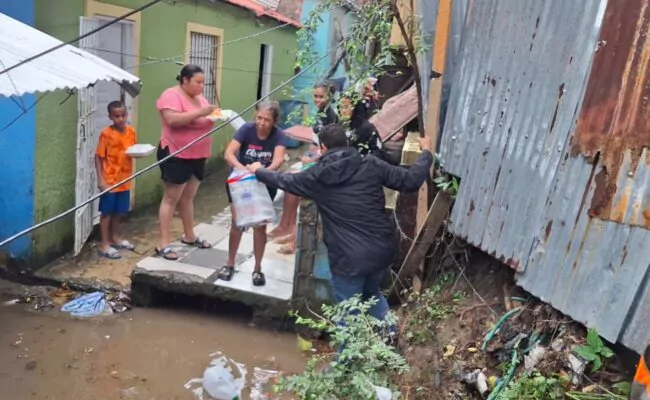 Asistencia Social y Alimentación Comunitaria va en auxilio de familias afectadas por lluvias en Puerto Plata