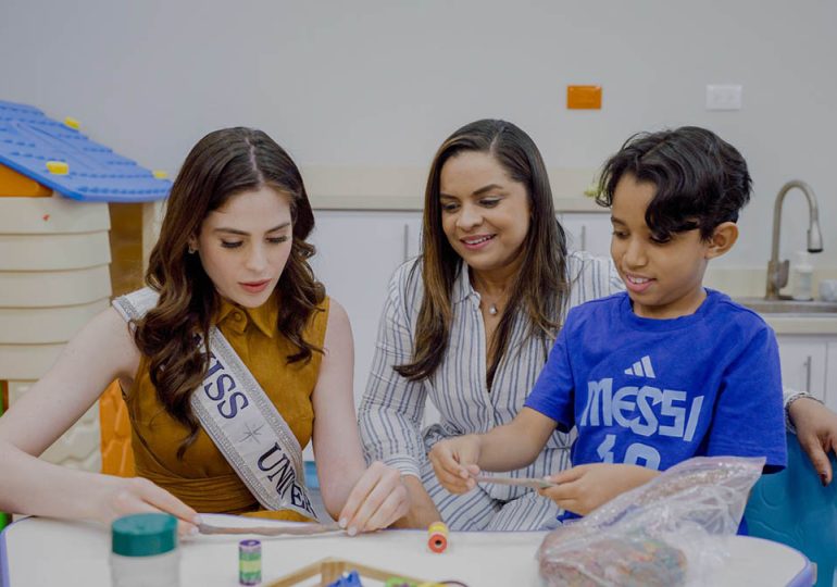 CAID recibe a la Miss Universo Fátima Bosch en visita de sensibilización sobre el autismo