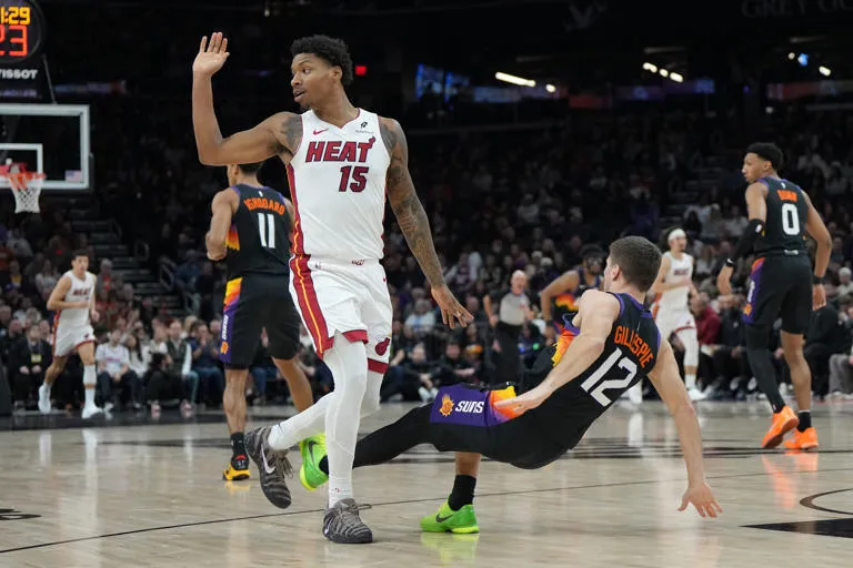 El Heat se impone en Phoenix: Adebayo lidera el triunfo 111-102