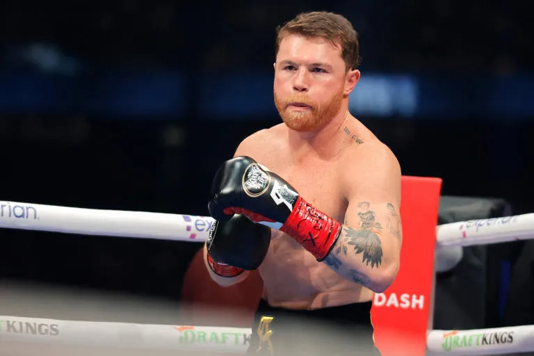 "Canelo es un viejo de 35 años": La dura crítica que cuestiona su futuro en el ring