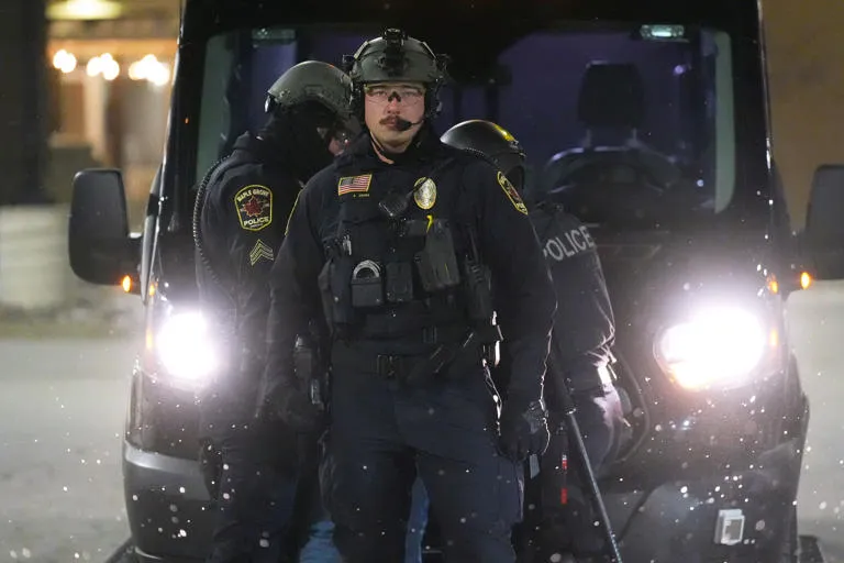 Freno Judicial a la "Operación PARRIS": Juez ordena detener arrestos de ICE en Minnesota