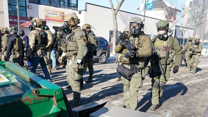 Purga en ICE: El gobierno de Trump suspende a agentes por 