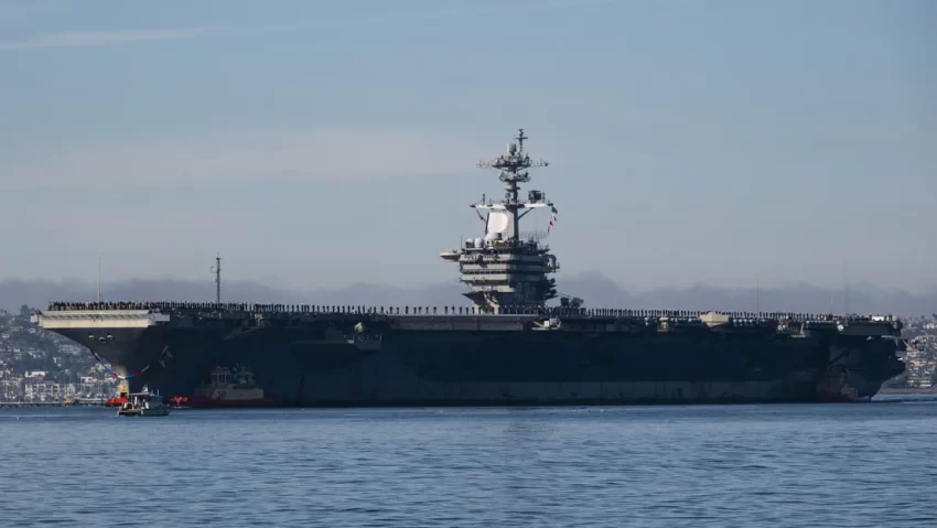 Tensión en el Estrecho: El portaaviones USS Abraham Lincoln se posiciona frente a las costas de Irán