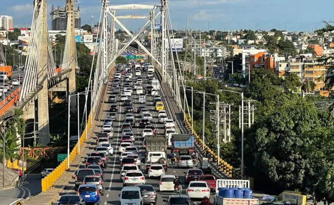 Deterioro del puente Juan Pablo Duarte refleja preocupaciones sobre mantenimiento de infraestructuras viales en el país