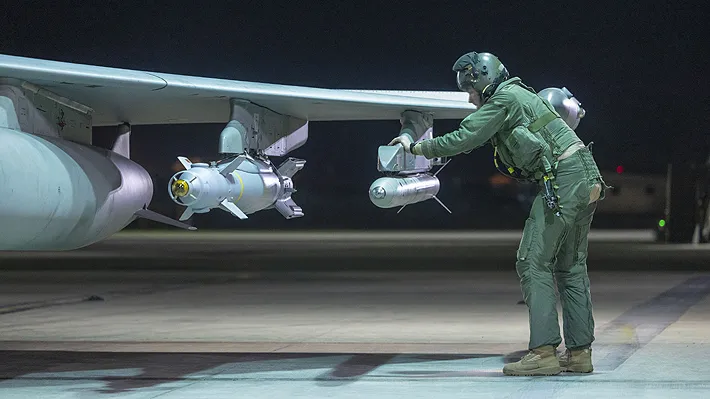 Reino Unido y Francia lanzan ataques conjuntos contra el Estado Islámico en Siria