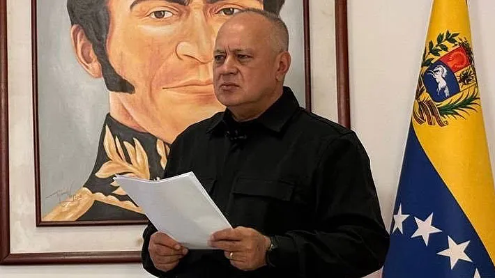 DIOSDADO CABELLO DENUNCIA CIEN MUERTOS TRAS OPERATIVO DE EE. UU. CONTRA MADURO