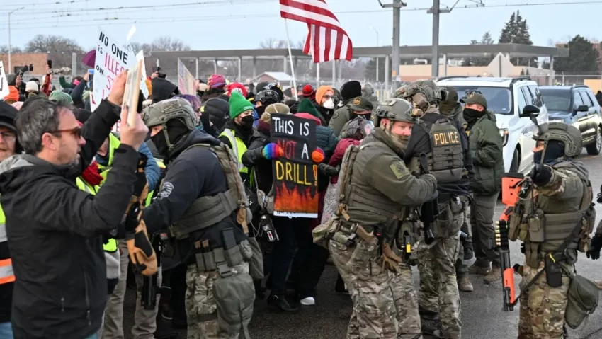 Escala la Tensión: El gobernador Walz despliega la Guardia Nacional tras una nueva muerte a manos de agentes federales