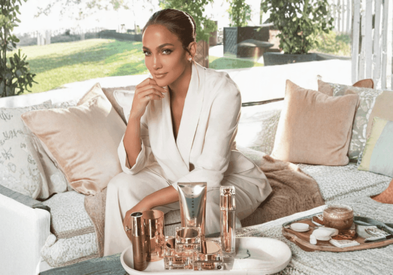 Jennifer López anuncia el primer lanzamiento de J.Lo Beauty para 2026: un sérum para la nariz