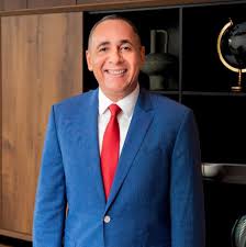 "Siempre se montan campañas negativas para desacreditarte", afirma Nelson Arroyo al defender su gestión en Seguros Reservas