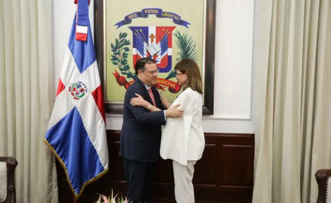 Sanz Lovatón asume MICM comprometido a continuar contribuyendo a que RD sea el centro de la actividad logística regional y con clase para todo el comercio mundial