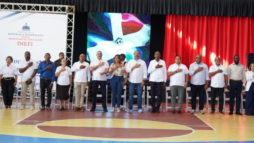 A ritmo de marcha patriótica y amplia presencia de estudiantes inician Juegos Escolares Miguel Infante en la Romana