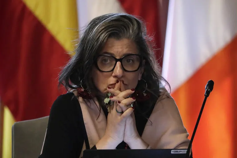 TENSIÓN DIPLOMÁTICA: Francia se reafirma en la petición de dimisión de Albanese