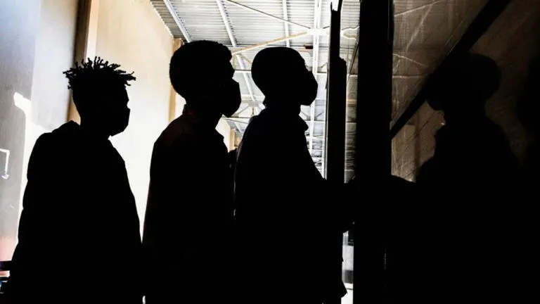 PLAN MIGRATORIO EN EUROPA: Grecia impulsa la creación de centros de deportación fuera de la UE