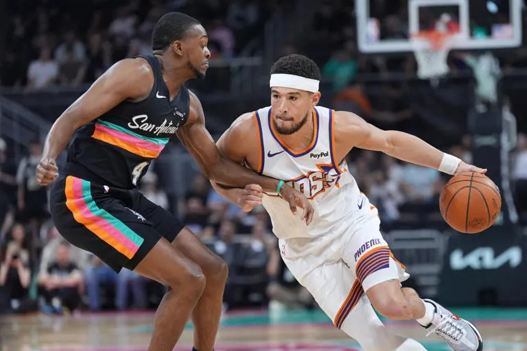 NBA: Devin Booker estará fuera al menos una semana por una lesión en la cadera