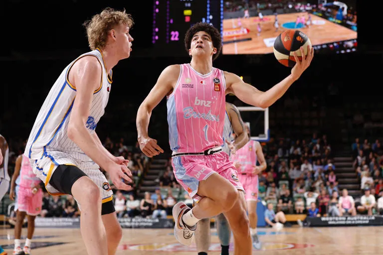 HITO MEXICANO: Karim López se corona en Australia y pone la mira en el Draft de la NBA 2026