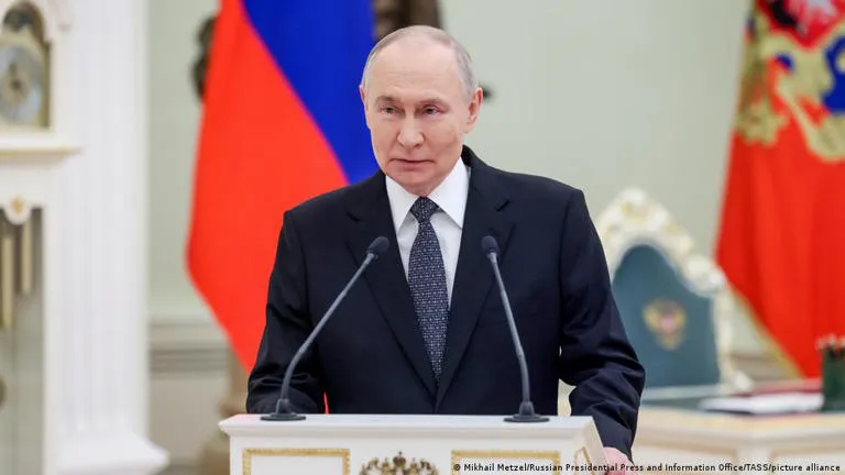 MOSCÚ: Putin condecora a militares rusos al cumplirse cuatro años de la guerra en Ucrania