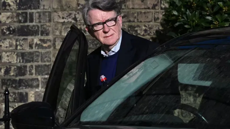 ESCÁNDALO POLÍTICO: Arrestan a Peter Mandelson por sospecha de conducta inapropiada en el cargo