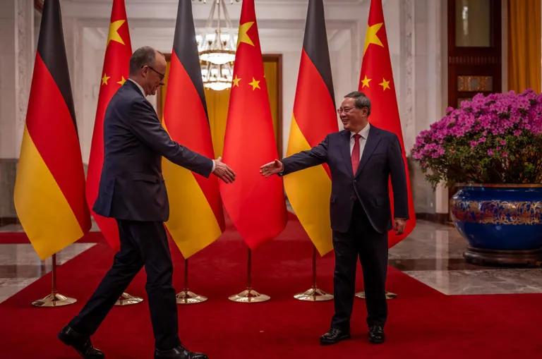 GEOPOLÍTICA: Friedrich Merz se reúne con Xi Jinping en busca de un nuevo equilibrio comercial