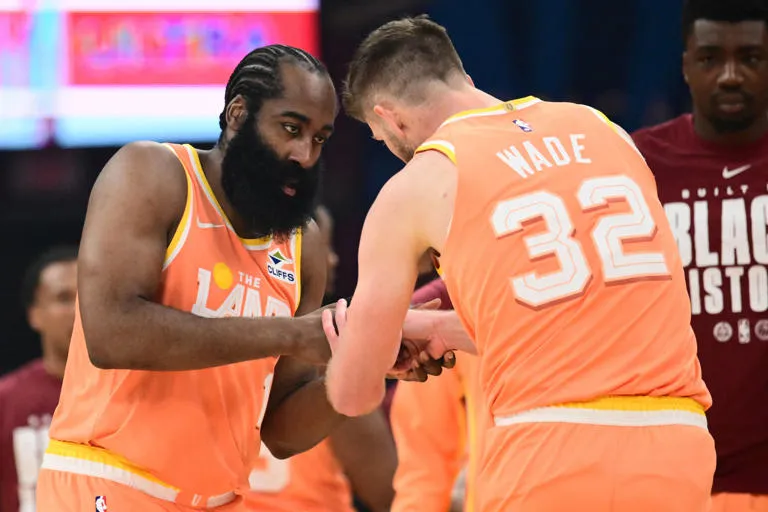 BALONCESTO: James Harden sufre fractura en el pulgar tras su llegada a los Cavaliers