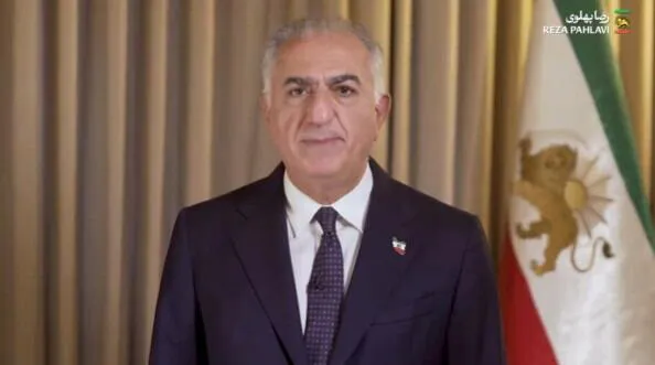 ¡EL REGRESO DEL REY! Quién es Reza Pahlaví II, el heredero al trono que busca hundir a los Ayatolás