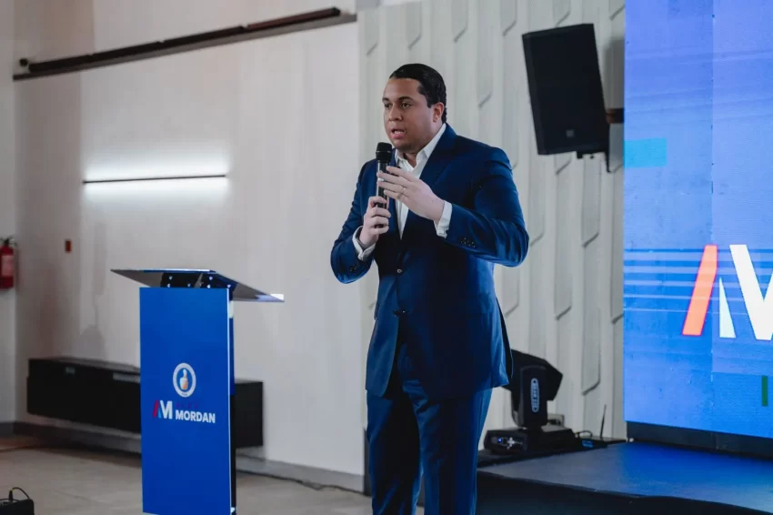 Alex Mordan presenta propuesta de unidad, fortalecimiento institucional y renovación del PRM en Santo Domingo Este