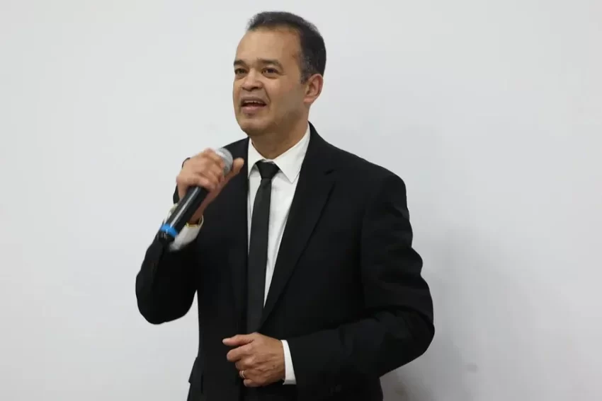 Alex Bueno sigue en franca mejoría de salud y hasta grabó un nuevo tema