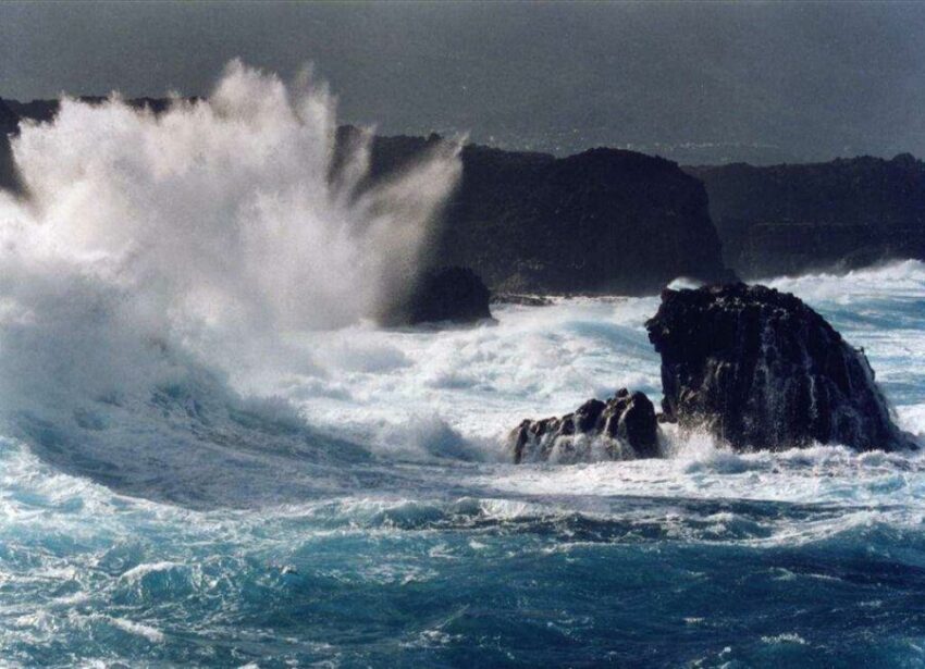 COE advierte sobre condiciones de oleaje inusuales en la costa norte del país.