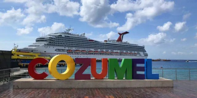 Cozumel se declara lleno por aeropuerto, cruceros y el ferry
