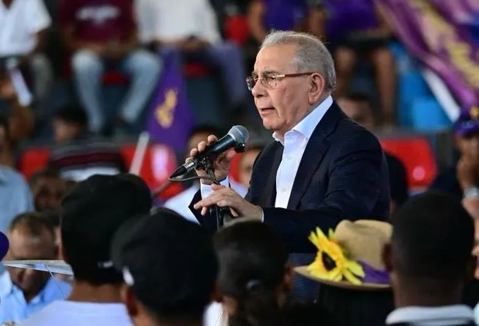 Danilo Medina exige explicación por sobrecosto de la presa de Monte Grande
